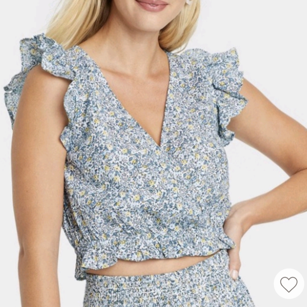 Universal thread Blue flower flutter wrap crop top